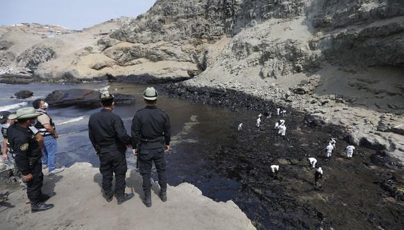 Declaran emergencia ambiental por 90 días la zona costera tras derrame de petróleo