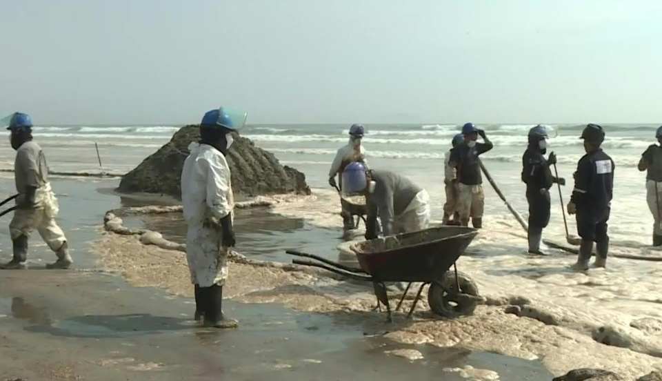 Ancón y Santa Rosa piden explicaciones sobre apertura de playas tras derrame de petróleo