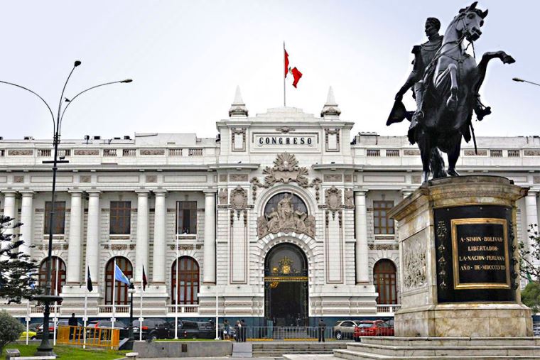 María del Carmen Alva a favor de reabrir la Plaza Bolívar: “Es para todos los peruanos”