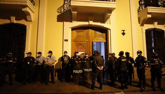 Cercado de Lima: Policía interviene a más de 150 personas en ‘fiesta Covid’