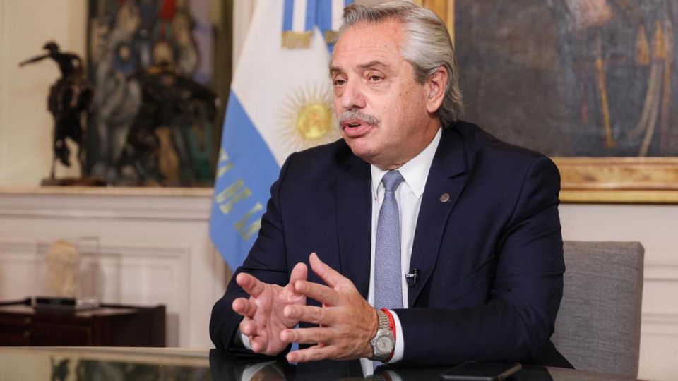 Argentina: Confirman que presidente tiene síntomas leves de COVID-19 gracias a la vacuna