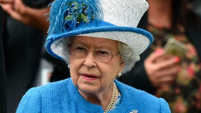 Reina Isabel II: Médicos están preocupados por su estado de salud 