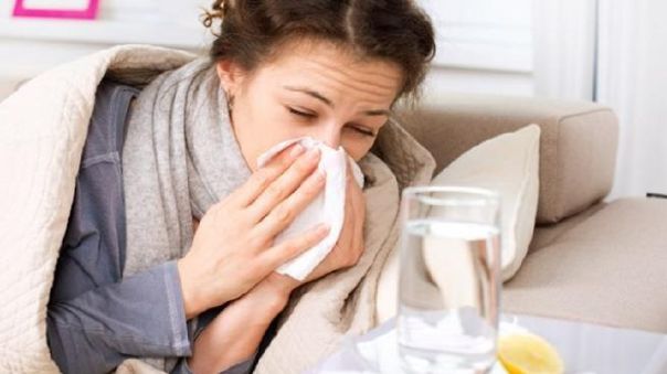 Conoce las diferencias entre el COVID-19 y el resfrío