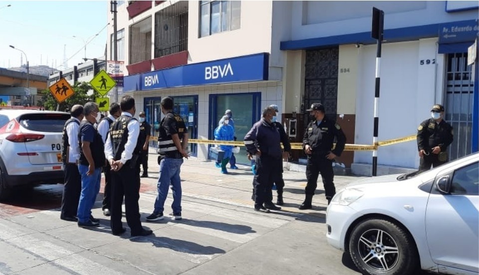 SMP: Dos peruanos y un venezolanos son detenidos tras robar un banco  