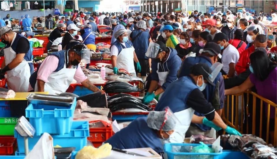 Semana Santa: Se reporta aglomeraciones para entrar al terminal pesquero de VMT