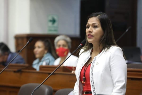 Perú Libre: Silvana Robles sería la nueva vocera de la bancada