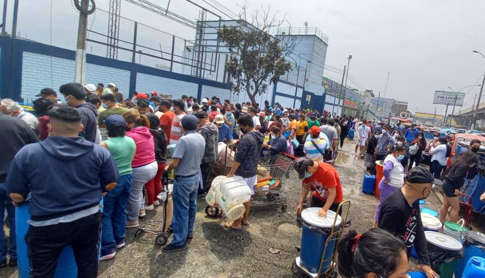 San Juan de Lurigancho: Reportan largas filas en puntos de abastecimiento tras corte de agua