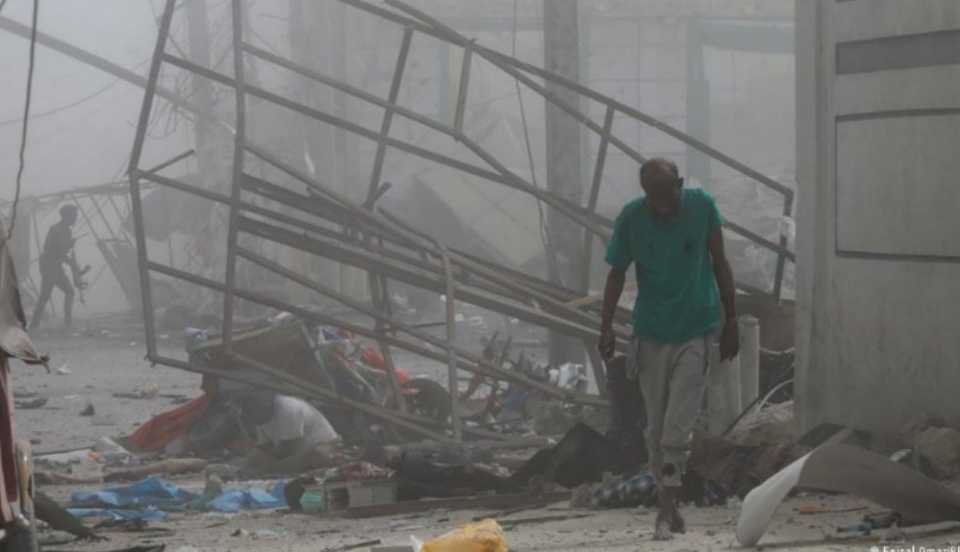 Somalia: Explosión de dos coches bomba deja al menos cien muertos 