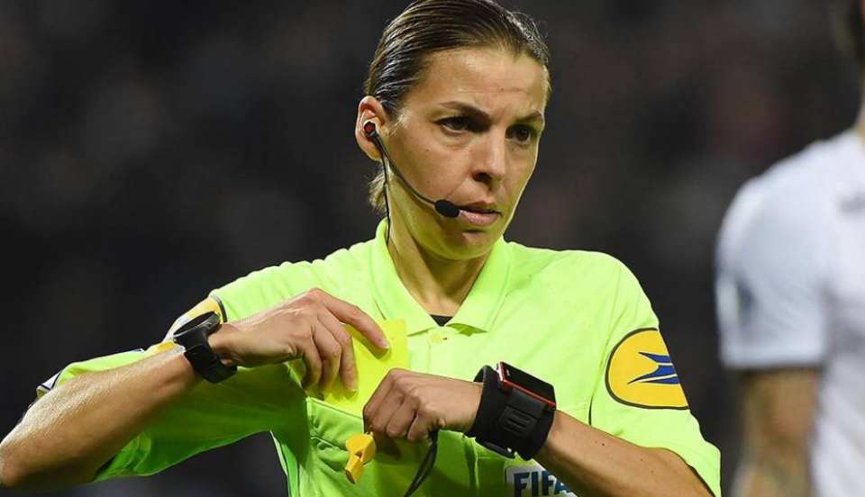 Stéphanie Frappart será la primera mujer en dirigir un partido en un Mundial de fútbol