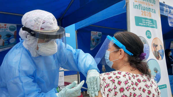 Tacna inicia vacunación contra el COVID-19 a personas mayores de 50 años