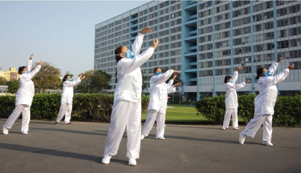 EsSalud recomienda ejercicios de Tai Chi para mejorar la salud física y mental