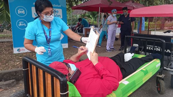 Tarapoto: Hombre llega a su sede de vacunación en cama acoplada a motocar