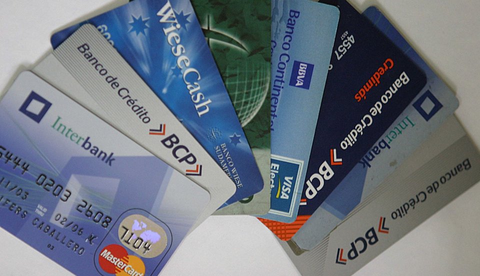 Estos son los bancos que ofrecen tarjetas de crédito sin membresía