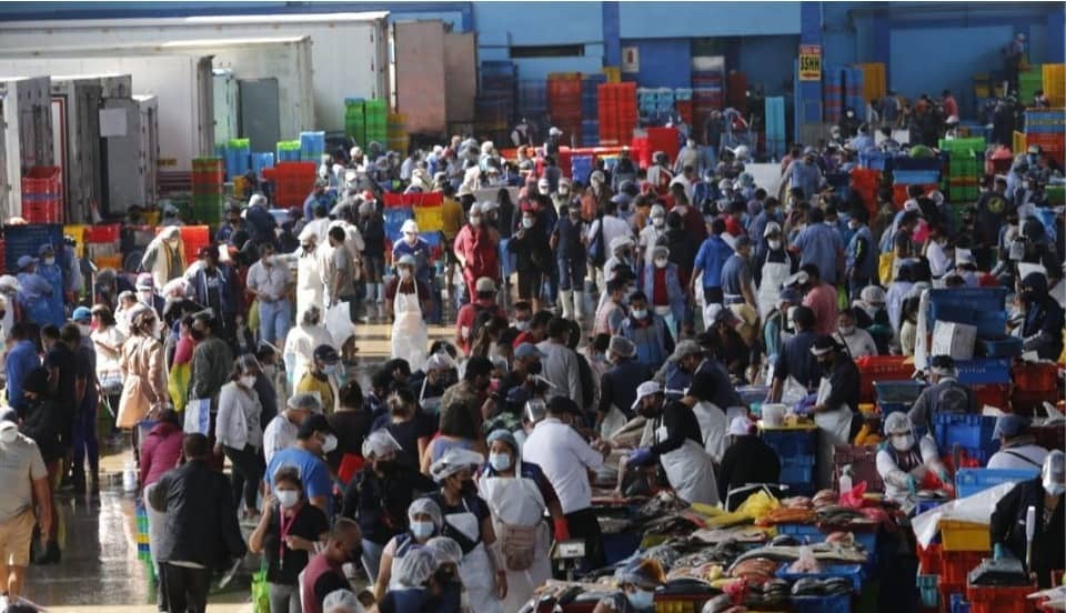 Semana Santa: Terminal pequero de VMT vuelve a registrar aglomeraciones este Viernes Santo
