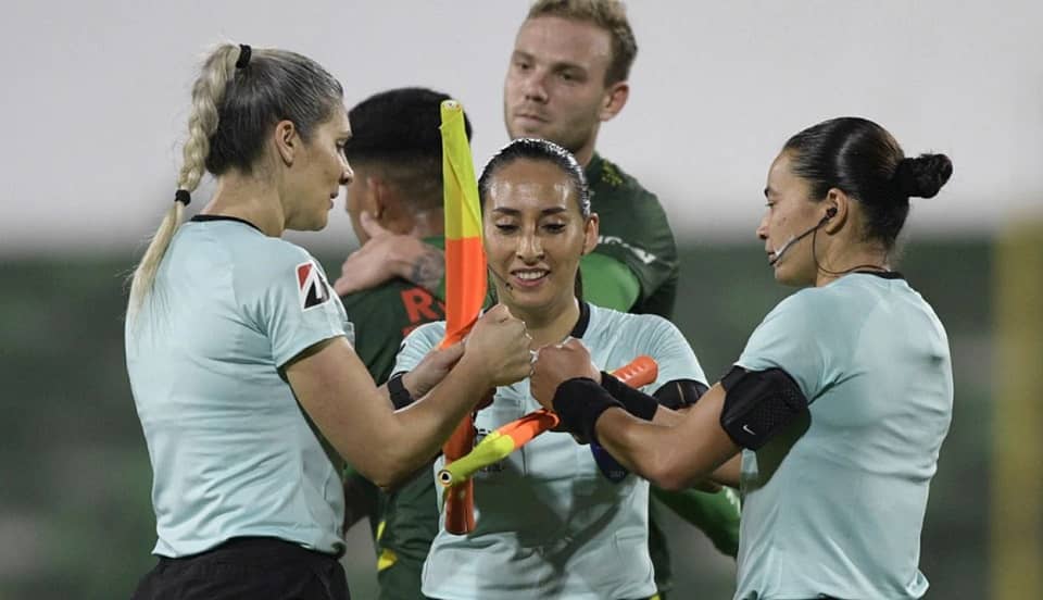 (VIDEO) Terna arbitral femenina hace historia en la Copa Libertadores