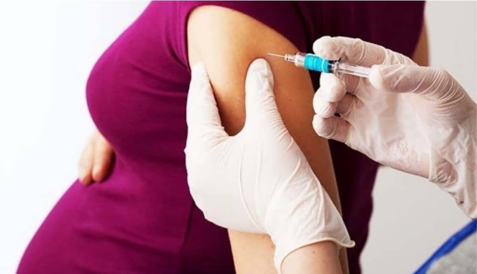 COVID-19: Vacunas de Pfizer y Moderna son efectivas en mujeres embarazadas y lactantes