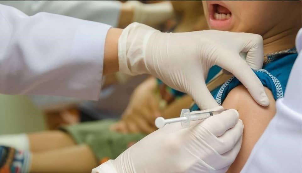 COVID-19: Vacuna Pfizer es efectiva al 100% en menores de 12 a 15 años