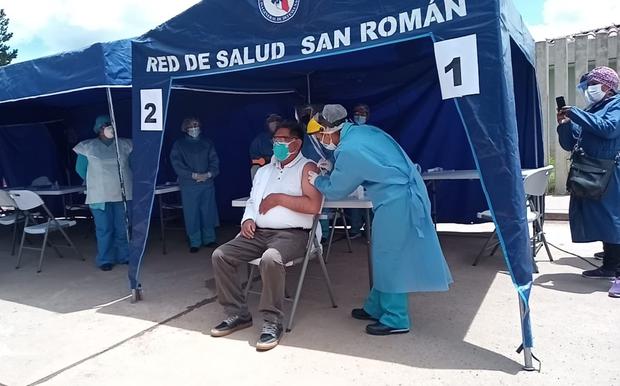 Director de Red de Salud en Puno: “Hasta los muertos figuraban en la lista para ser vacunados”