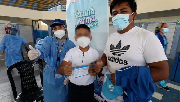 Essalud inicia campaña de vacunación contra el COVID-19 en colegios