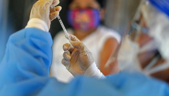 Minsa niega que vacunas AstraZeneca y Pfizer hayan vencido el 30 de abril