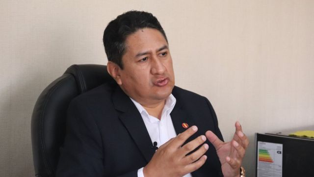 Vladimir Cerrón: “En el Perú no habrá cambios si es que no se cambia la Constitución”