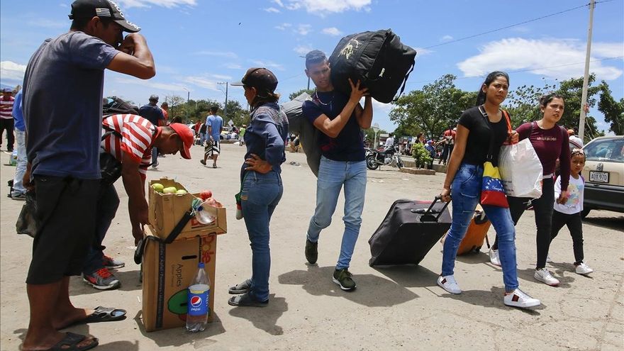 Venezolanos dejan Perú y vuelven a su país en vuelo tramitado por régimen de Maduro